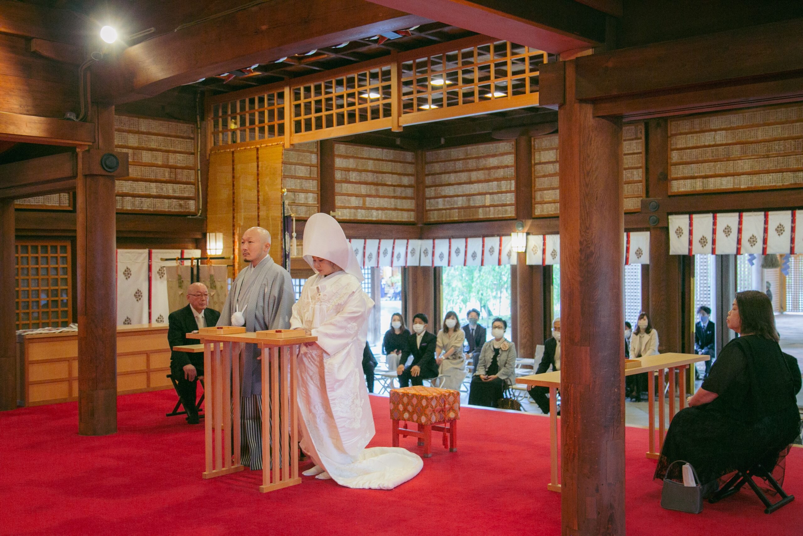 護国神社で結婚式撮影